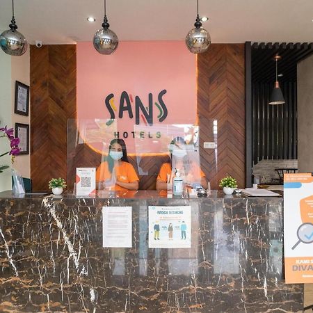 Sans Hotel Kupang Indah Surabaya By Reddoorz Esterno foto